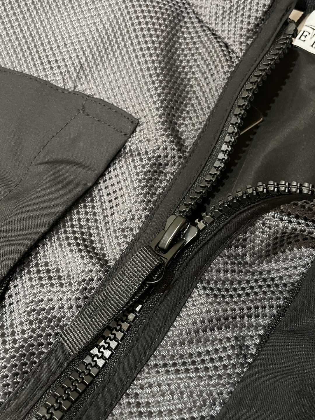 Stone Island（石头岛）拼接机能棉衣 街头潮人刚需款高饱和亮绿撞色拼接，自带吸睛属性，街头出街