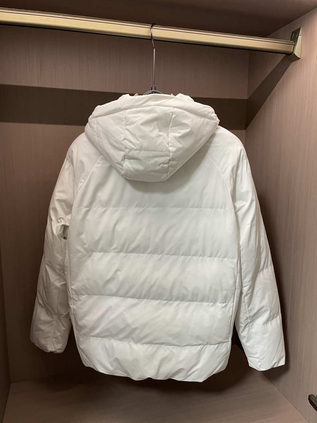 DESCENTE（迪桑特）运动连帽棉衣 多色通勤款连帽+抽绳设计，既能贴合脖颈锁住暖意，拉上帽檐又能带出