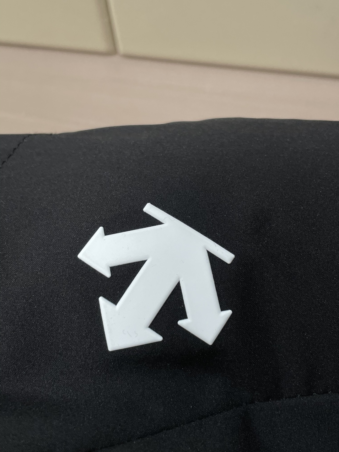 DESCENTE（迪桑特）运动连帽棉衣 多色通勤款连帽+抽绳设计，既能贴合脖颈锁住暖意，拉上帽檐又能带出