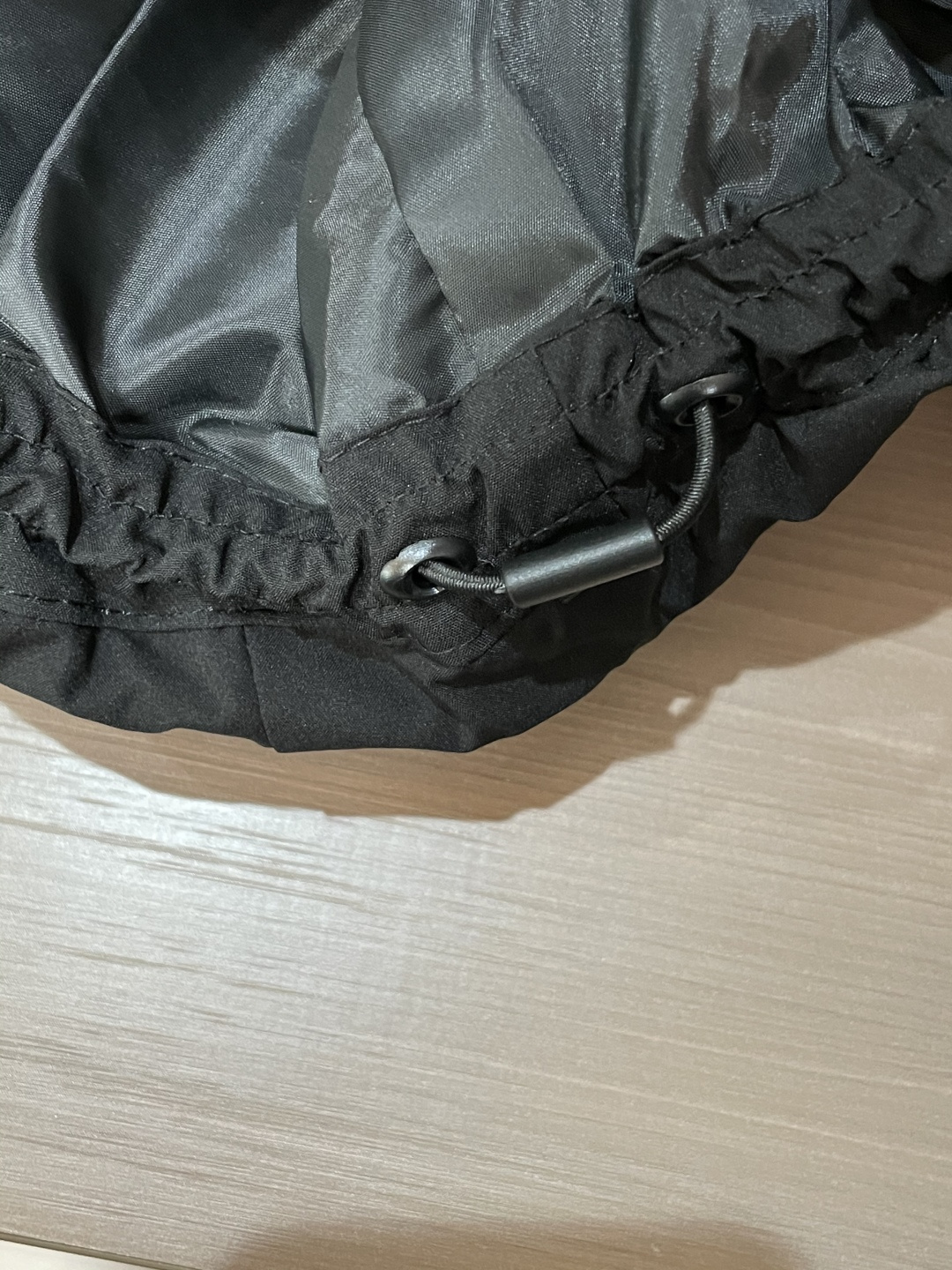 DESCENTE（迪桑特）运动连帽棉衣 多色通勤款连帽+抽绳设计，既能贴合脖颈锁住暖意，拉上帽檐又能带出