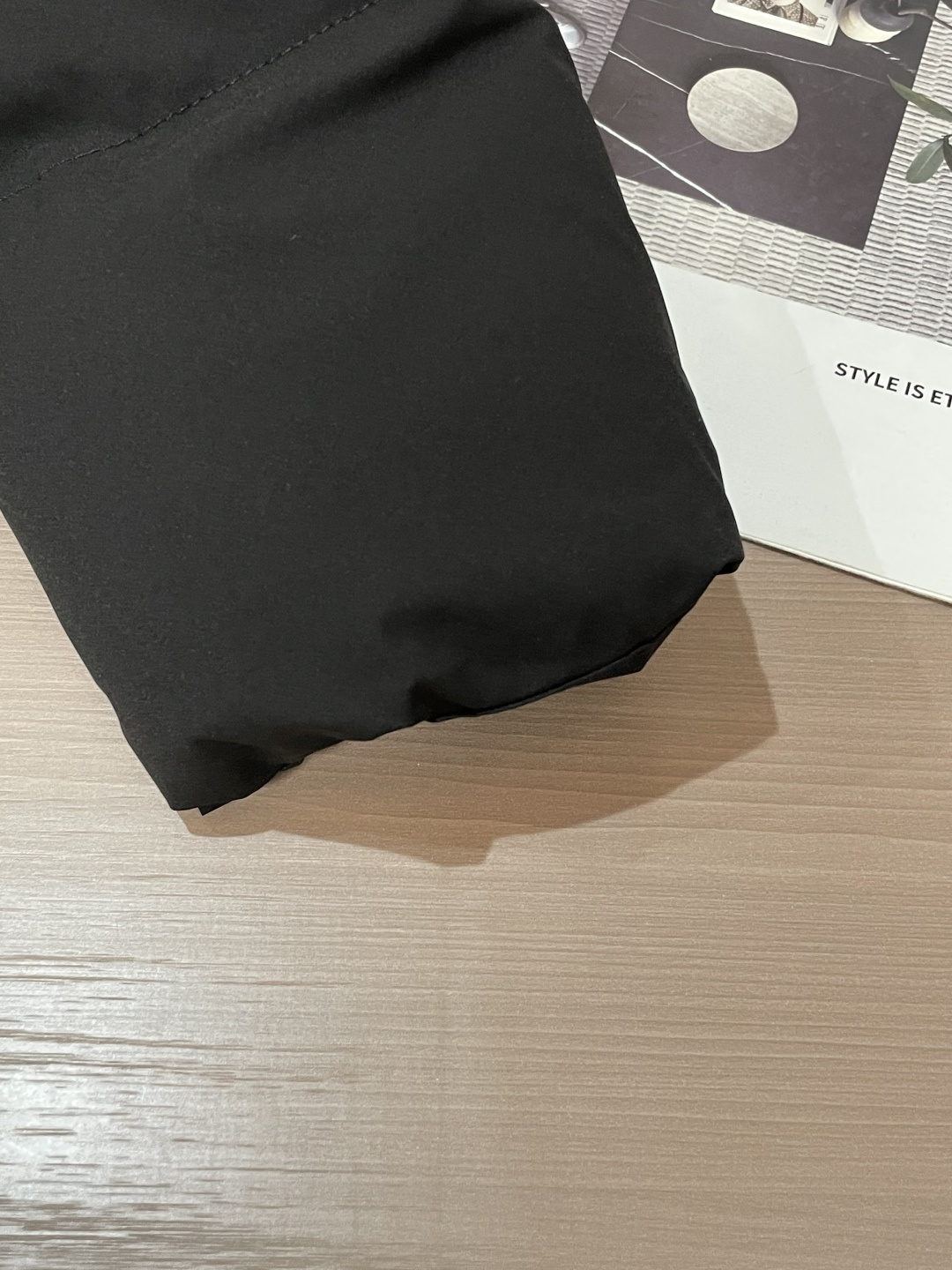 DESCENTE（迪桑特）运动连帽棉衣 多色通勤款连帽+抽绳设计，既能贴合脖颈锁住暖意，拉上帽檐又能带出