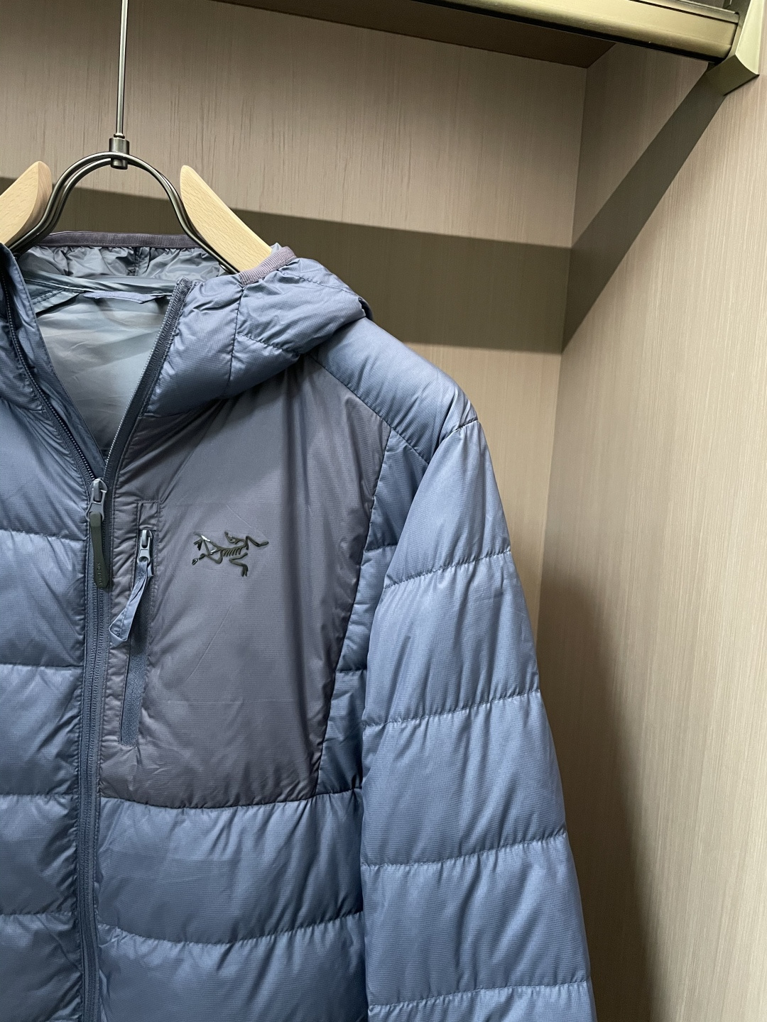 Arc'teryx（始祖鸟）Cerium系列轻量连帽羽绒服 轻暖多场景款Cerium系列是始祖鸟主打“轻