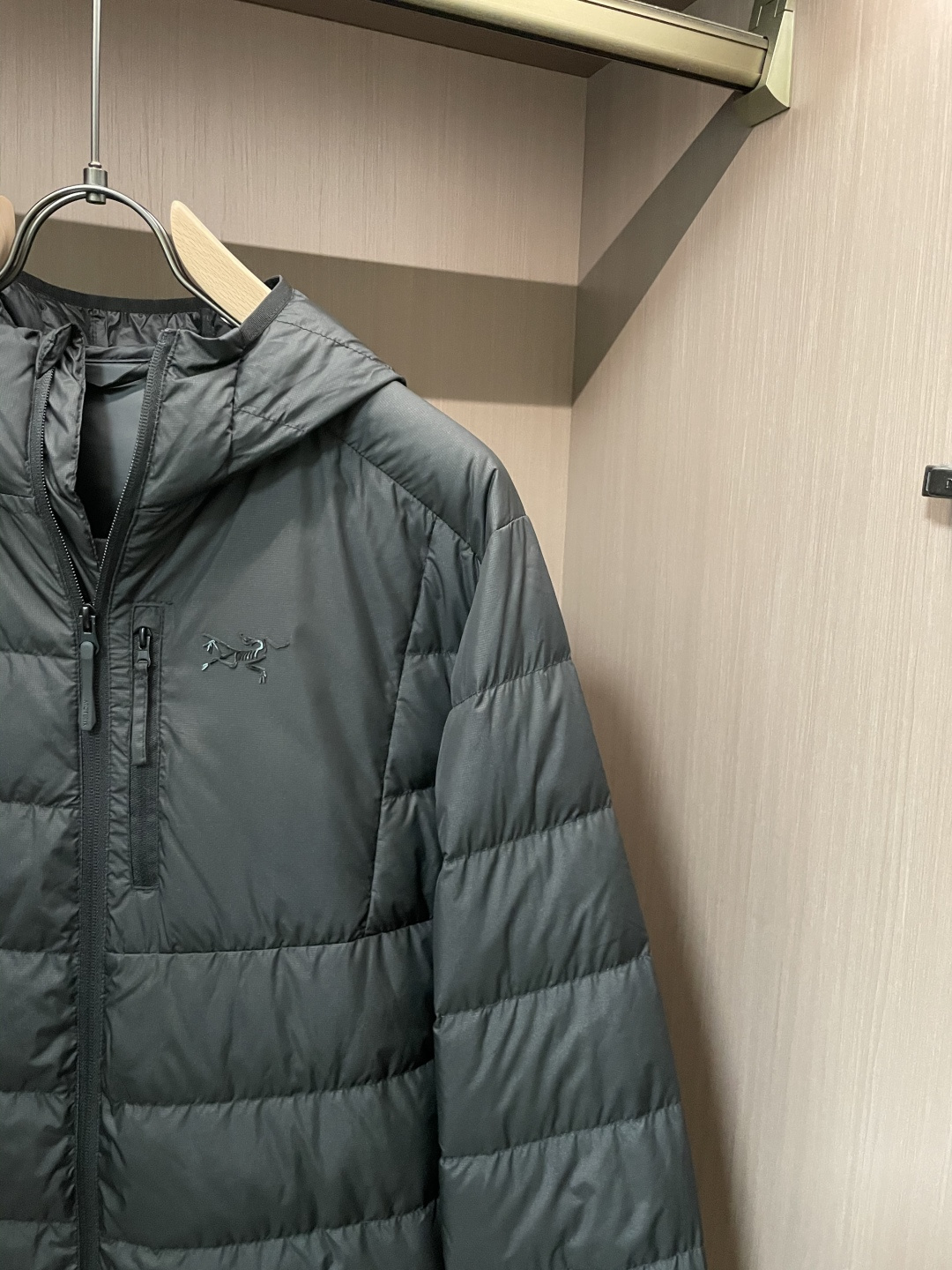 Arc'teryx（始祖鸟）Cerium系列轻量连帽羽绒服 轻暖多场景款Cerium系列是始祖鸟主打“轻