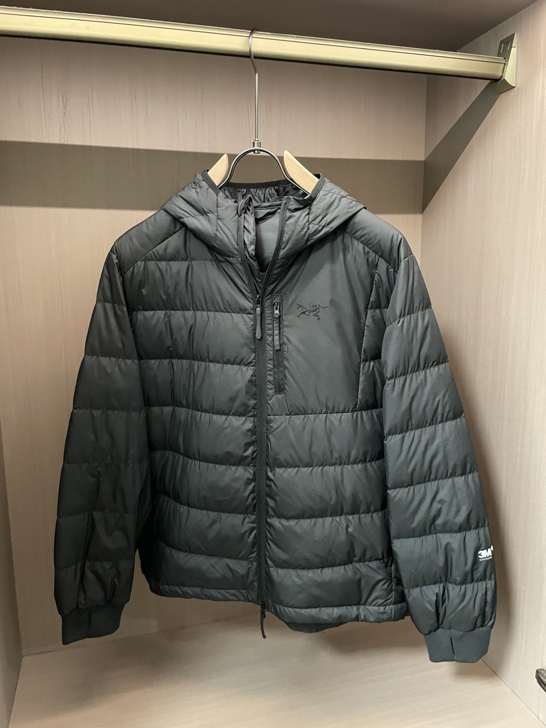 Arc'teryx（始祖鸟）Cerium系列轻量连帽羽绒服 轻暖多场景款Cerium系列是始祖鸟主打“轻