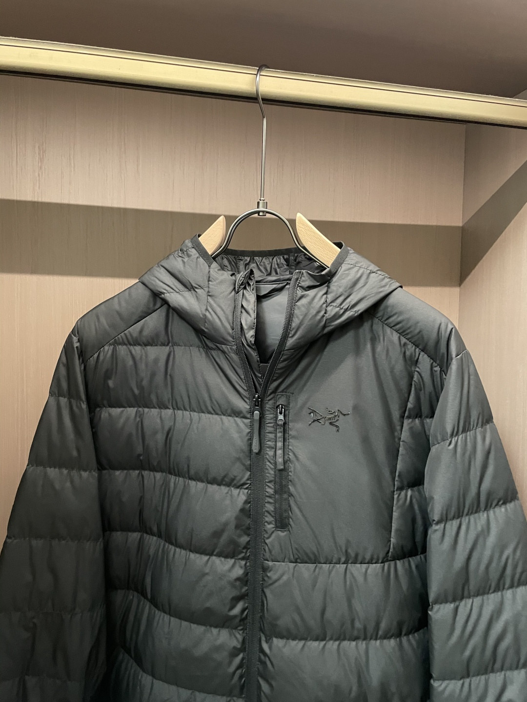 Arc'teryx（始祖鸟）Cerium系列轻量连帽羽绒服 轻暖多场景款Cerium系列是始祖鸟主打“轻