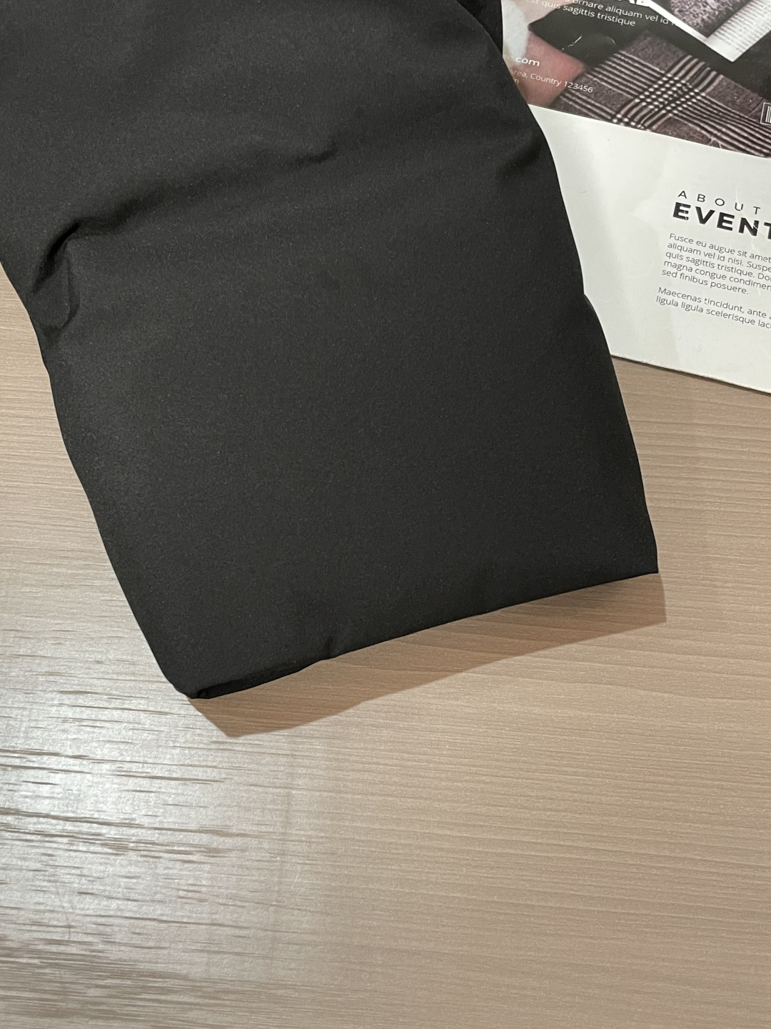 DESCENTE（迪桑特）都市机能系列连帽羽绒服 深冬多场景款这是迪桑特将专业运动防护逻辑落地日常的单品