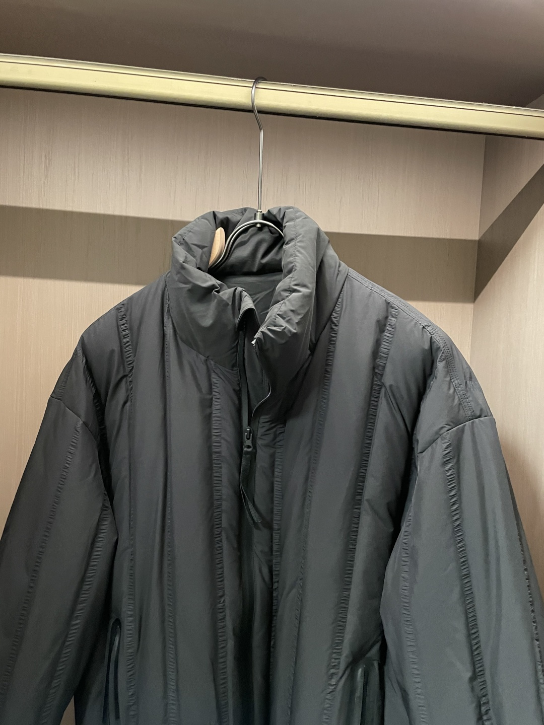 Burberry（巴宝莉）都市极简支线立领羽绒夹克 英伦低调质感款这是巴宝莉主打“无标识轻奢”的都市支线