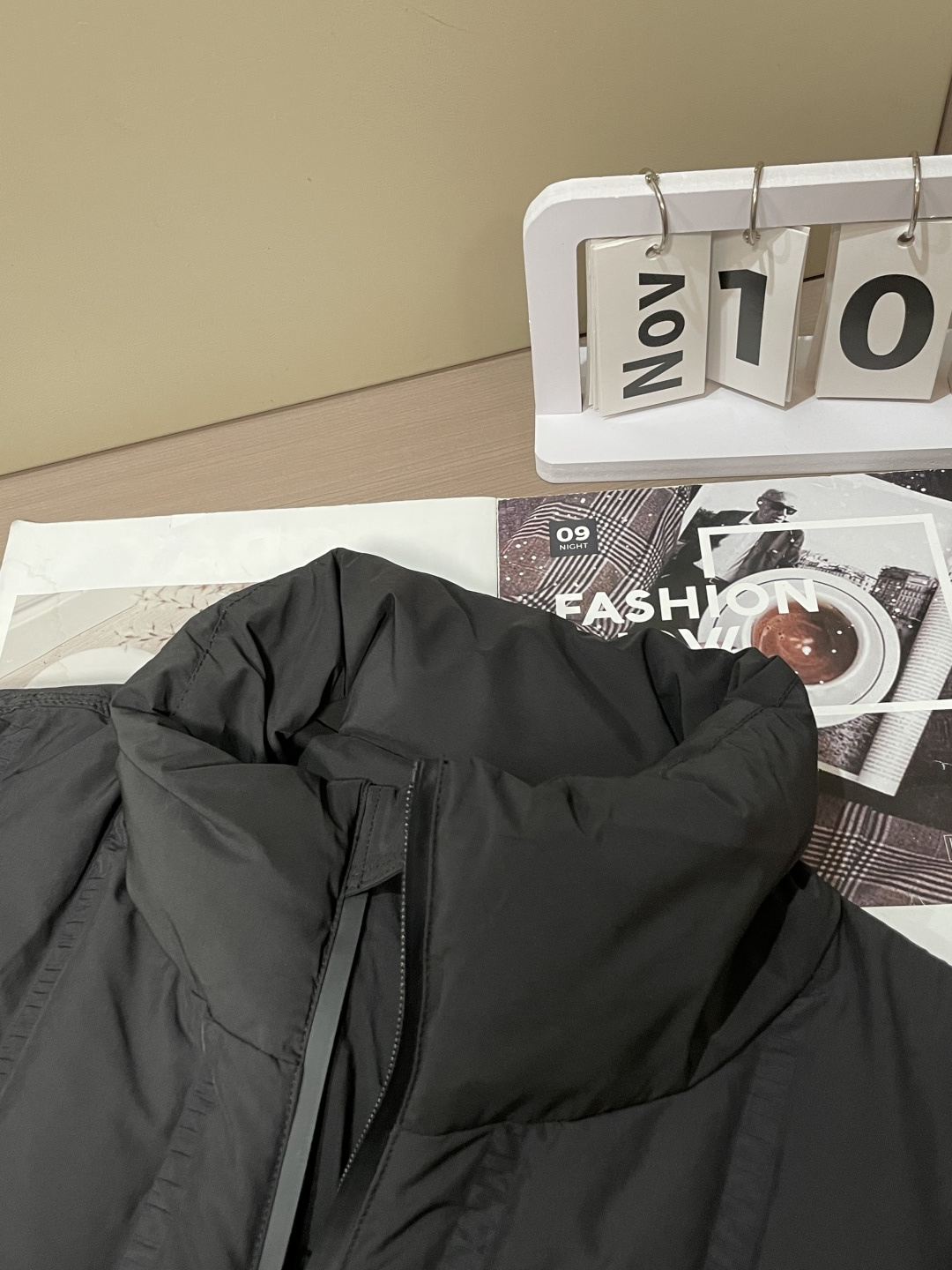 Burberry（巴宝莉）都市极简支线立领羽绒夹克 英伦低调质感款这是巴宝莉主打“无标识轻奢”的都市支线