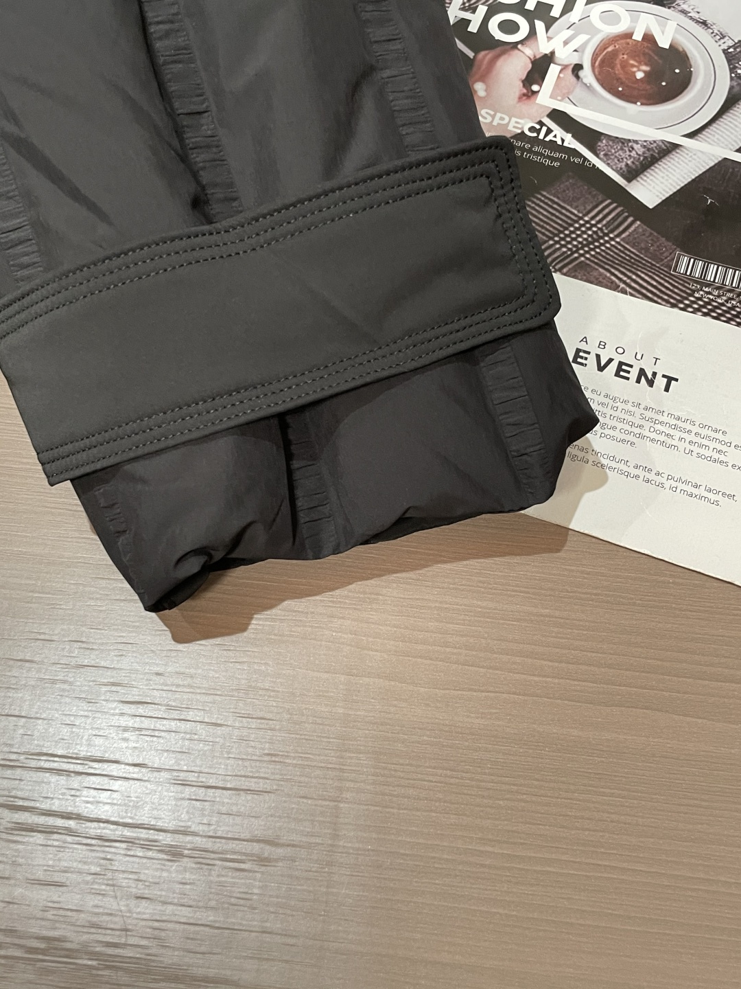 Burberry（巴宝莉）都市极简支线立领羽绒夹克 英伦低调质感款这是巴宝莉主打“无标识轻奢”的都市支线