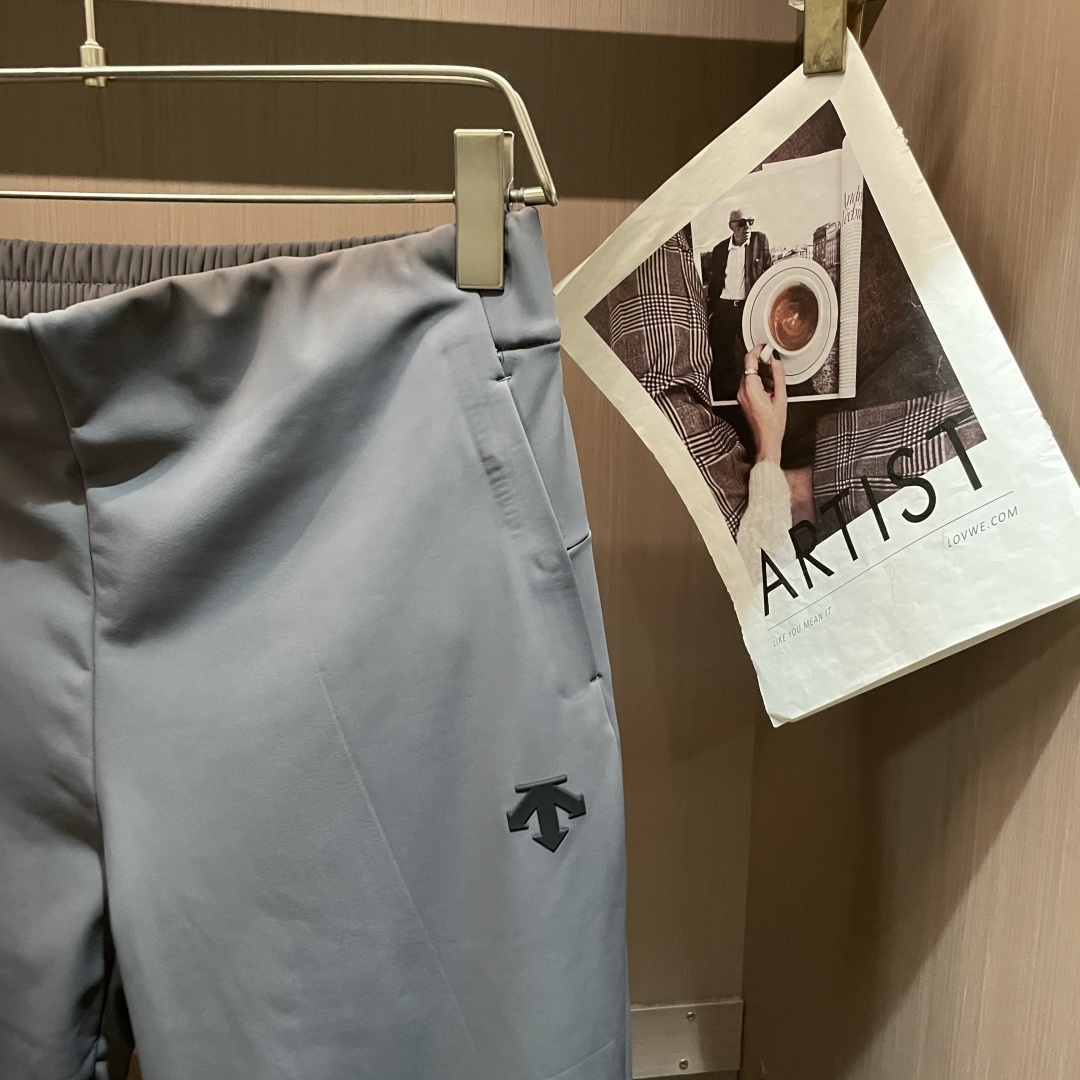 DESCENTE（迪桑特）日常运动支线加绒休闲裤 冬日贴肤利落款这是迪桑特把运动舒适感落地日常的加绒裤：