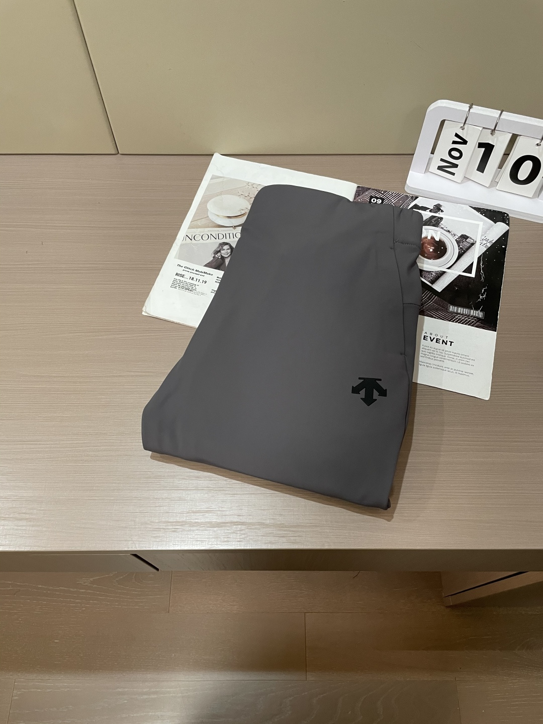 DESCENTE（迪桑特）日常运动支线加绒休闲裤 冬日贴肤利落款这是迪桑特把运动舒适感落地日常的加绒裤：