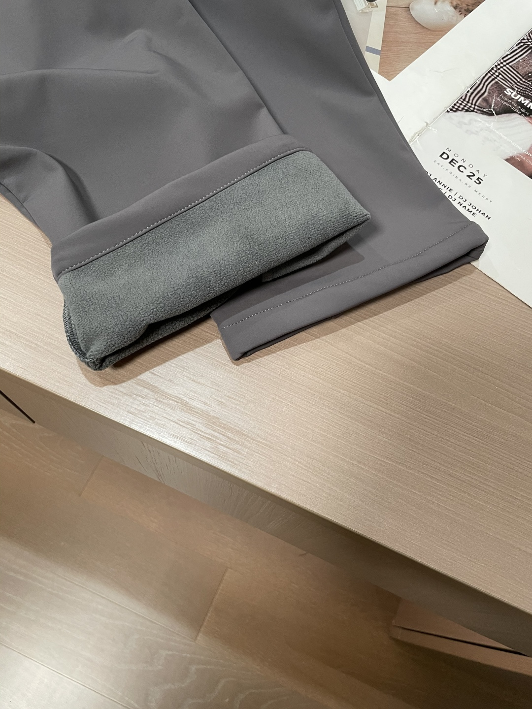 DESCENTE（迪桑特）日常运动支线加绒休闲裤 冬日贴肤利落款这是迪桑特把运动舒适感落地日常的加绒裤：