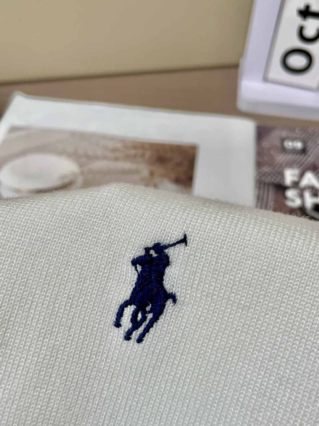 拉夫劳伦 2025秋冬 高级定制 都市风十足 经典简约大气圆领打底针织毛衣。 采用进口羊毛混纺面料 柔软