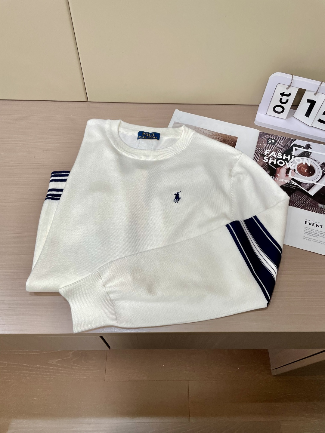 拉夫劳伦 2025秋冬 高级定制 都市风十足 经典简约大气圆领打底针织毛衣。 采用进口羊毛混纺面料 柔软