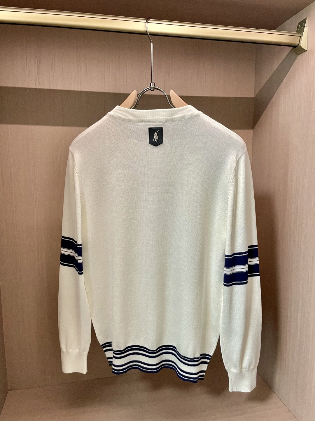 拉夫劳伦 2025秋冬 高级定制 都市风十足 经典简约大气圆领打底针织毛衣。 采用进口羊毛混纺面料 柔软