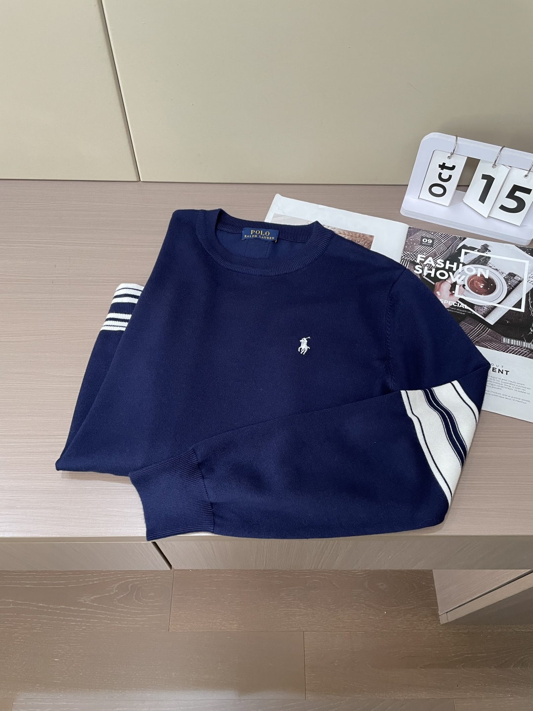 拉夫劳伦 2025秋冬 高级定制 都市风十足 经典简约大气圆领打底针织毛衣。 采用进口羊毛混纺面料 柔软