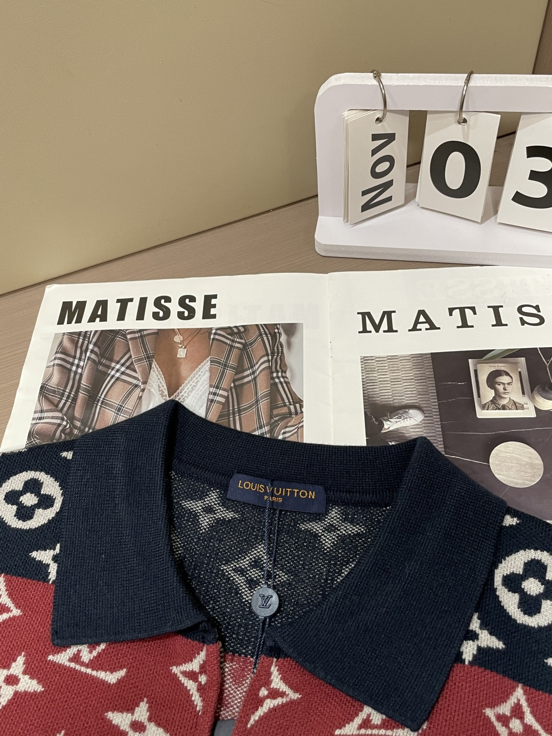 Dior 爆款 2025秋冬 高级定制 都市风十足 加厚款开衫毛衣。 采用进口羊毛混纺面料 柔软细腻 男