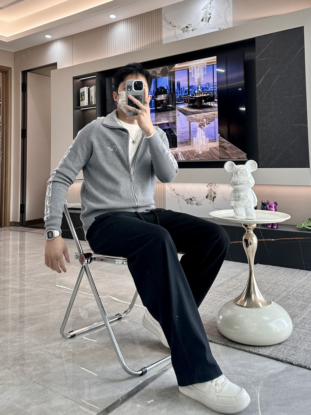 Dior 爆款 2025秋冬 高级定制 都市风十足 加厚款开衫毛衣。 采用进口羊毛混纺面料 柔软细腻 男