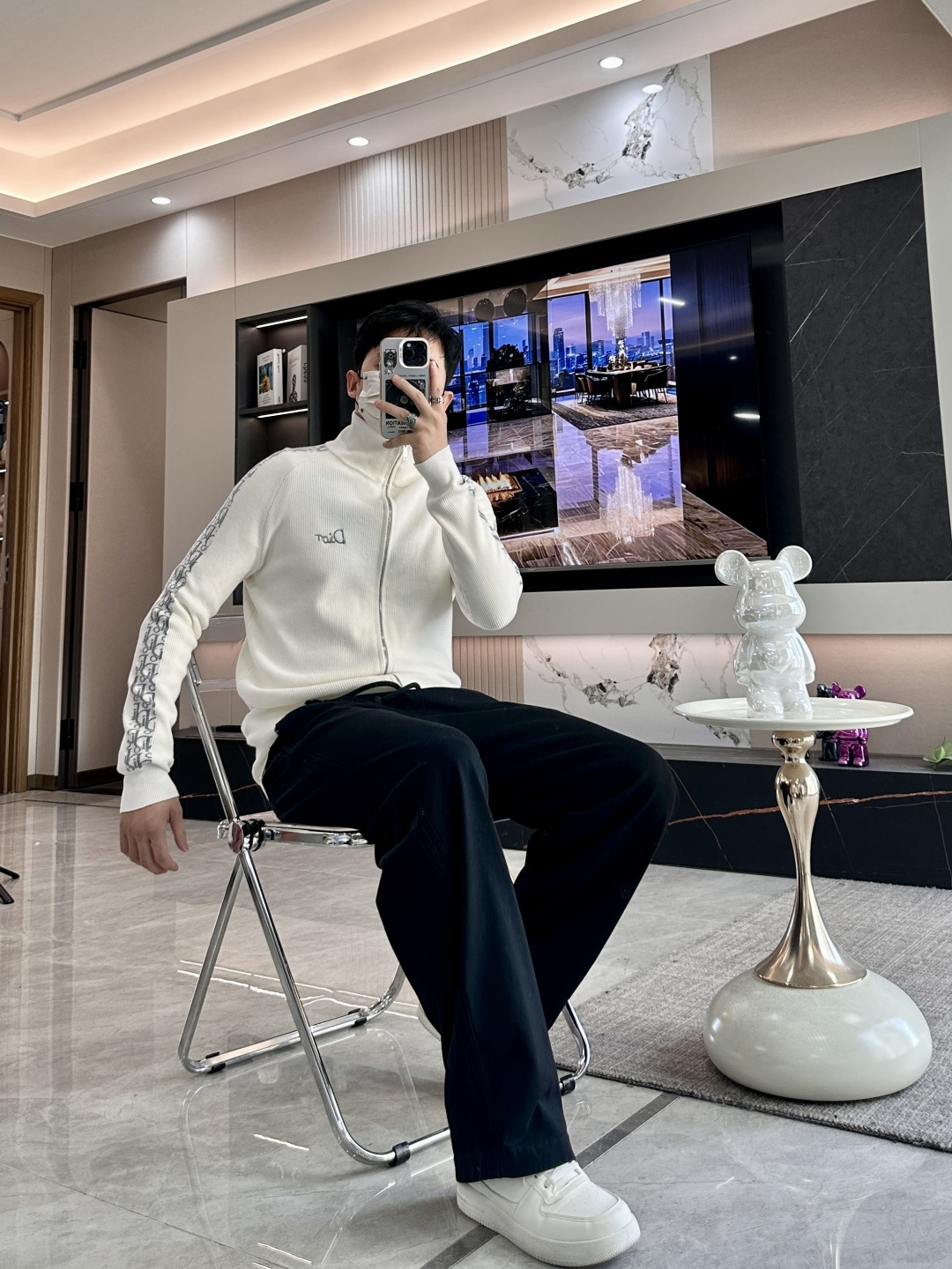 Dior 爆款 2025秋冬 高级定制 都市风十足 加厚款开衫毛衣。 采用进口羊毛混纺面料 柔软细腻 男