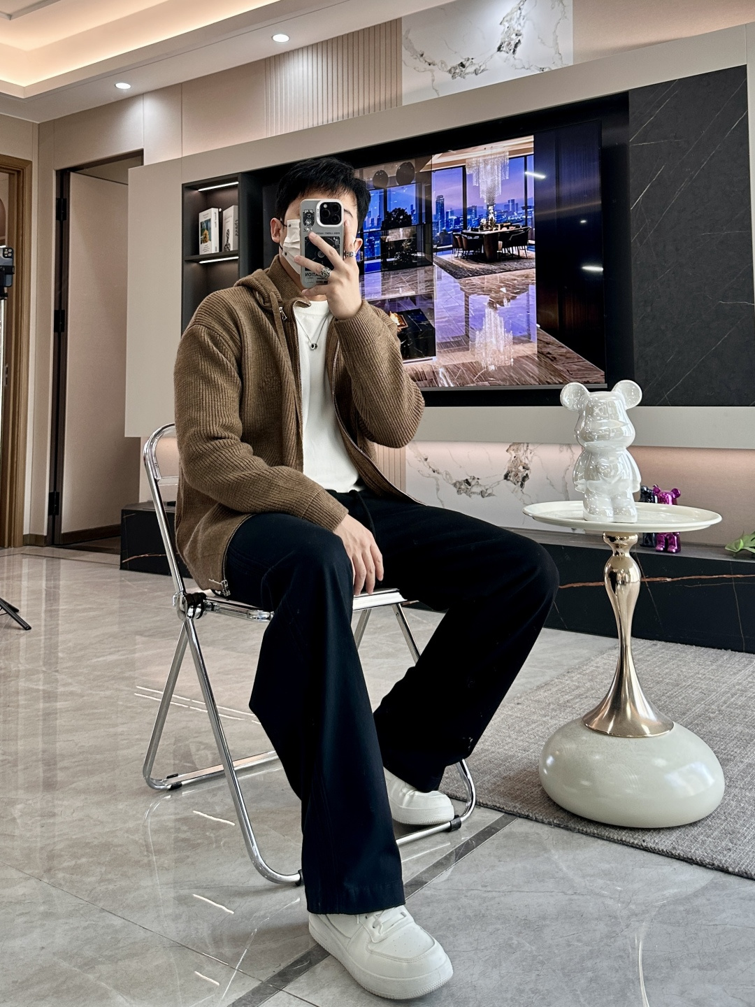 lP🆕 爆款 2025秋冬 高级定制 都市风十足 加厚款开衫毛衣。 采用进口羊毛混纺面料 柔软细腻 男人