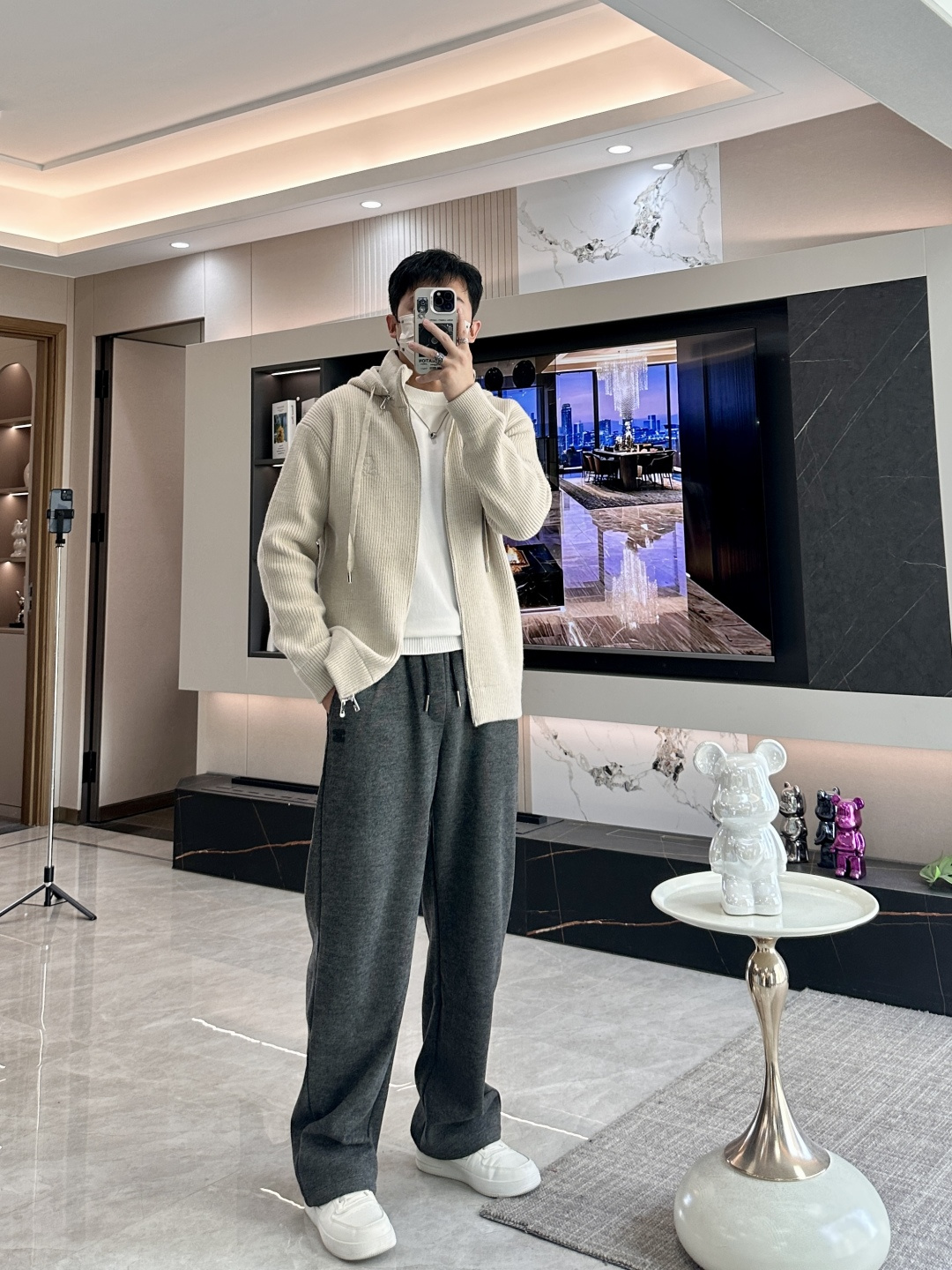 lP🆕 爆款 2025秋冬 高级定制 都市风十足 加厚款开衫毛衣。 采用进口羊毛混纺面料 柔软细腻 男人