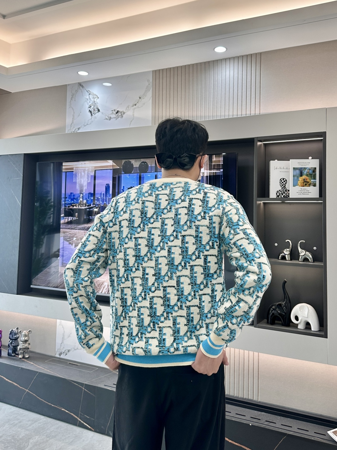 Dior 重磅推荐！2025aw秋冬新款 专柜同步 时尚经典针织衫 秋冬必备款 采用针织衫加厚毛衣，精致