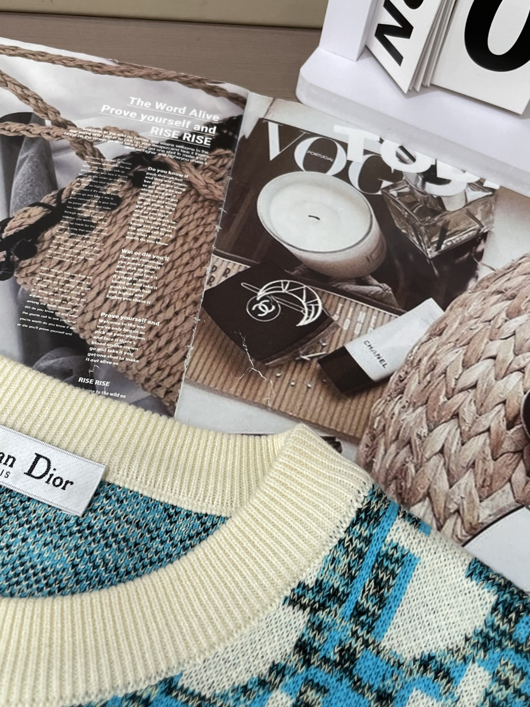 Dior 重磅推荐！2025aw秋冬新款 专柜同步 时尚经典针织衫 秋冬必备款 采用针织衫加厚毛衣，精致