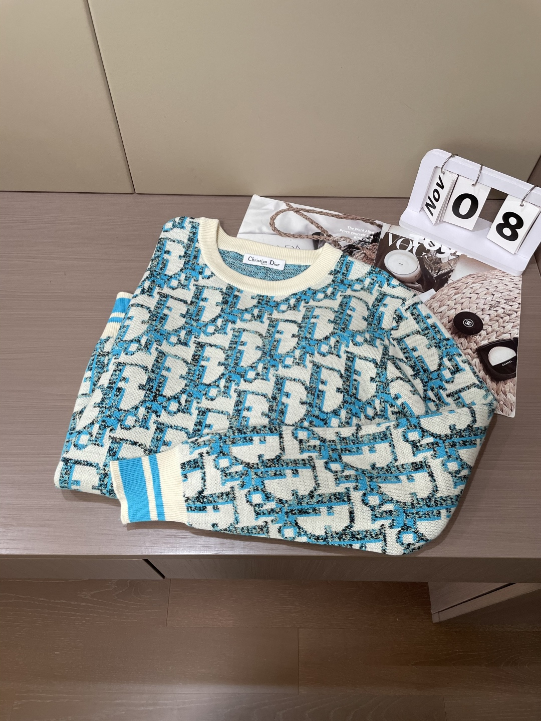 Dior 重磅推荐！2025aw秋冬新款 专柜同步 时尚经典针织衫 秋冬必备款 采用针织衫加厚毛衣，精致
