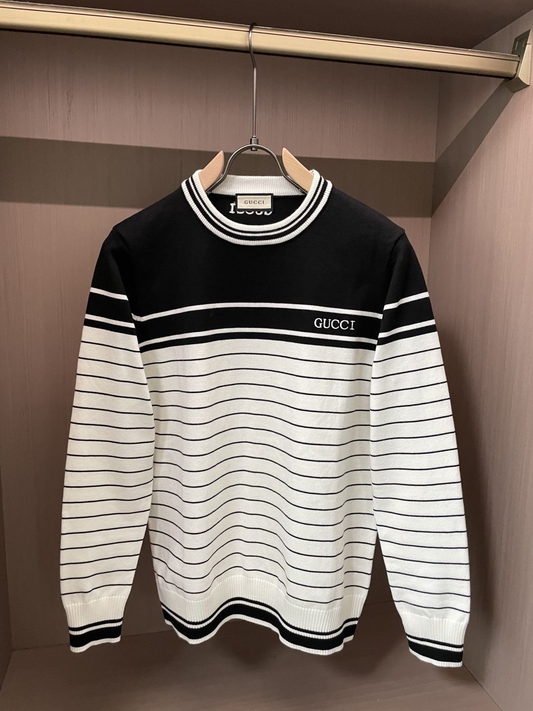 Gucc 重磅推荐！2025aw秋冬新款 专柜同步 时尚经典针织衫 秋冬必备款 采用针织衫加厚毛衣，精致