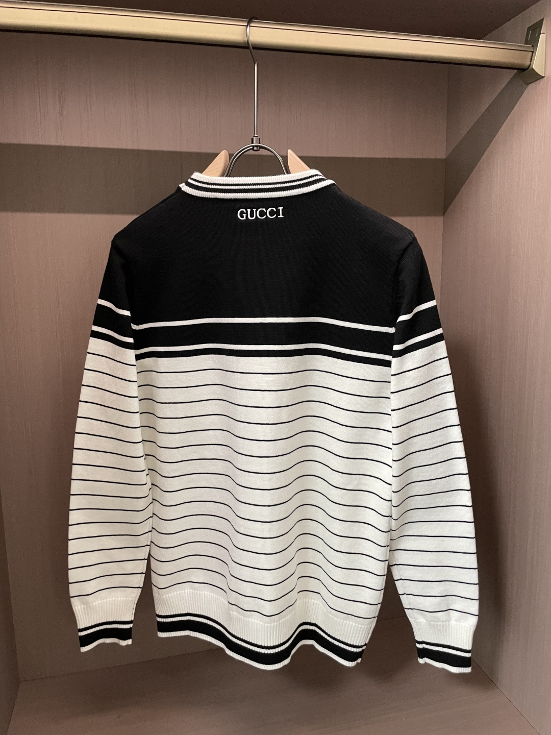 Gucc 重磅推荐！2025aw秋冬新款 专柜同步 时尚经典针织衫 秋冬必备款 采用针织衫加厚毛衣，精致
