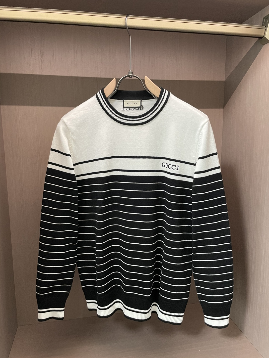 Gucc 重磅推荐！2025aw秋冬新款 专柜同步 时尚经典针织衫 秋冬必备款 采用针织衫加厚毛衣，精致