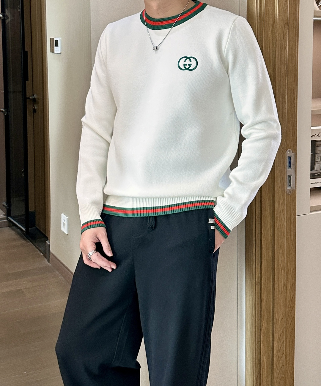 Gucc 重磅推荐！2025aw秋冬新款 专柜同步 时尚经典针织衫 秋冬必备款 采用针织衫加厚毛衣，精致