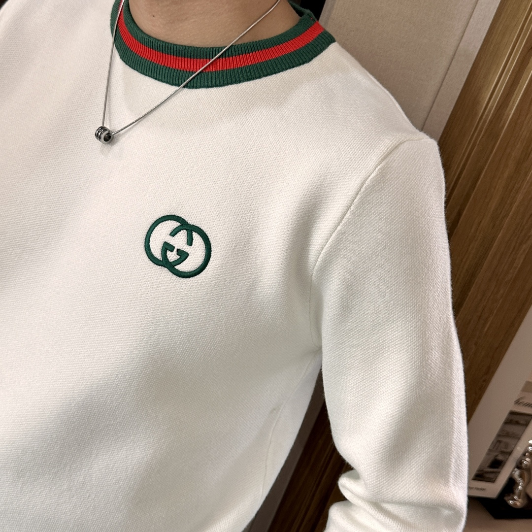 Gucc 重磅推荐！2025aw秋冬新款 专柜同步 时尚经典针织衫 秋冬必备款 采用针织衫加厚毛衣，精致