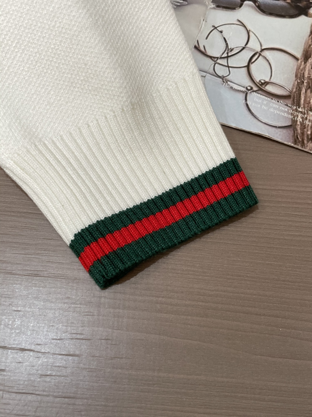 Gucc 重磅推荐！2025aw秋冬新款 专柜同步 时尚经典针织衫 秋冬必备款 采用针织衫加厚毛衣，精致