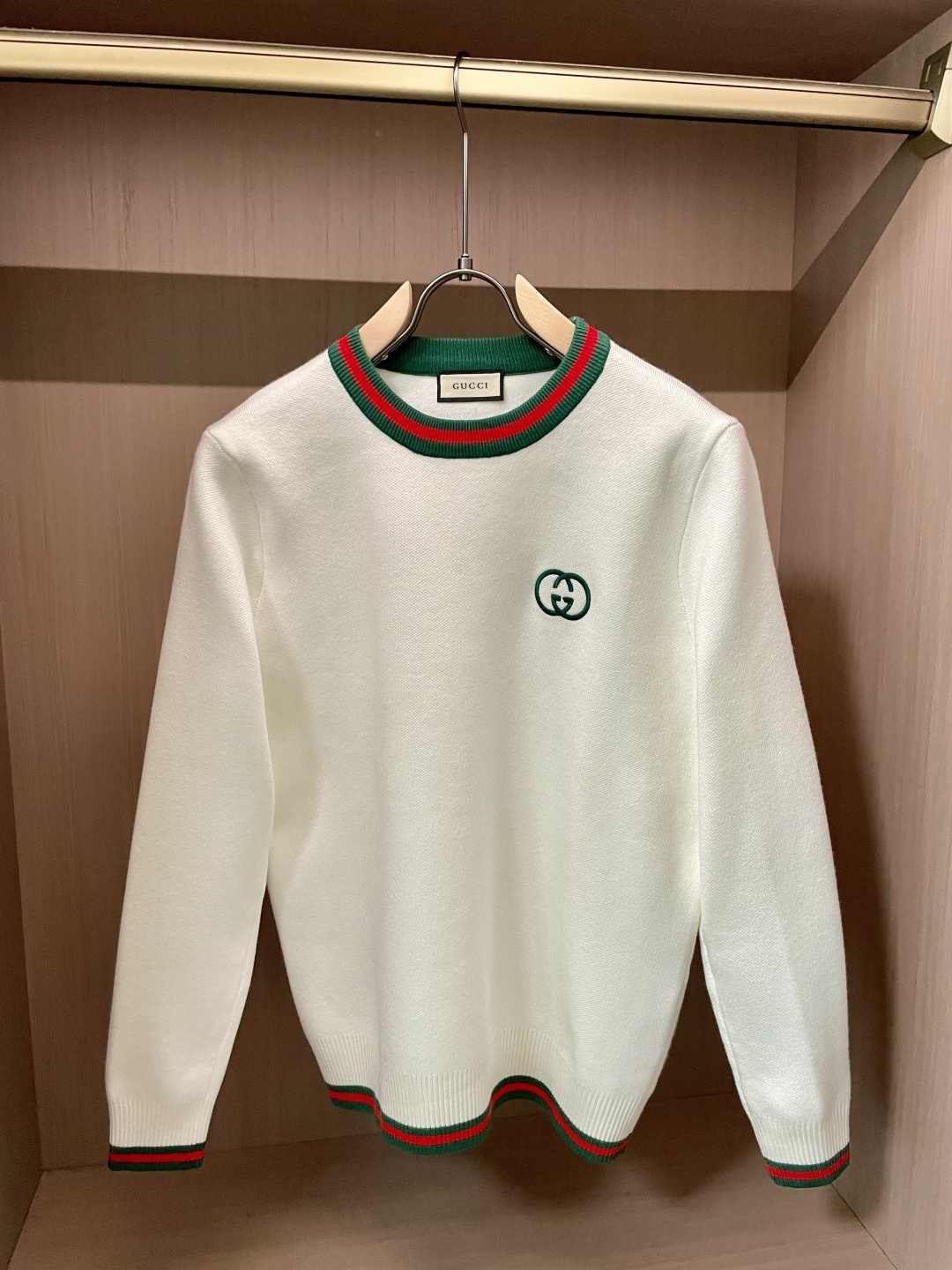 Gucc 重磅推荐！2025aw秋冬新款 专柜同步 时尚经典针织衫 秋冬必备款 采用针织衫加厚毛衣，精致