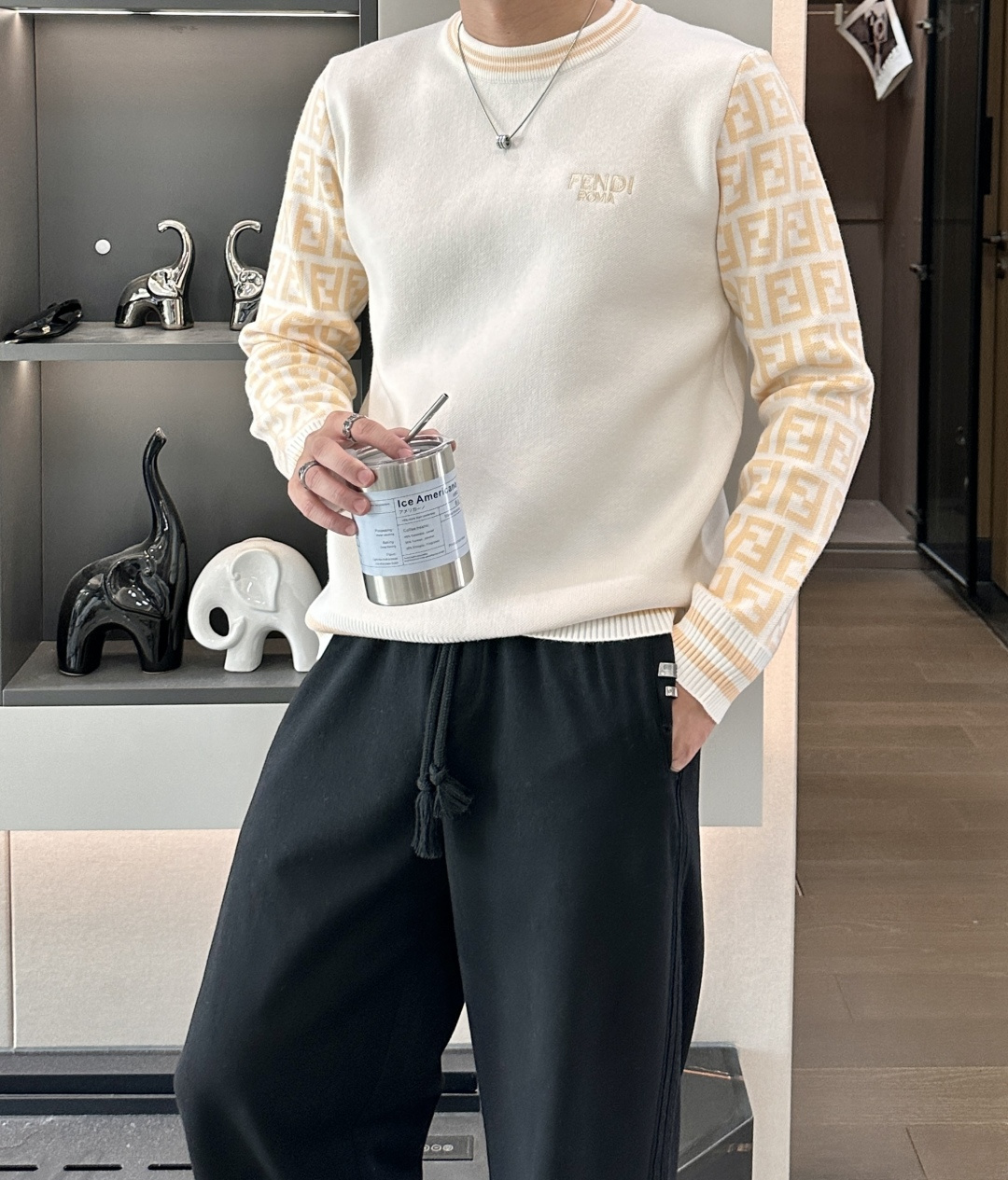 FD 重磅推荐！2025aw秋冬新款 专柜同步 时尚经典针织衫 秋冬必备款 采用针织衫加厚毛衣，精致简洁