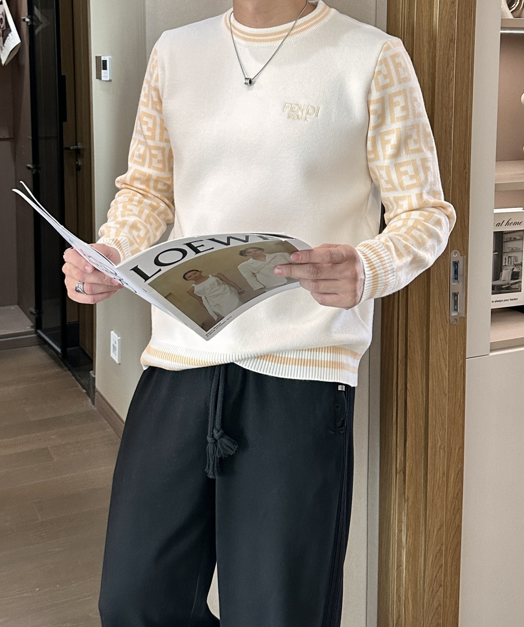 FD 重磅推荐！2025aw秋冬新款 专柜同步 时尚经典针织衫 秋冬必备款 采用针织衫加厚毛衣，精致简洁