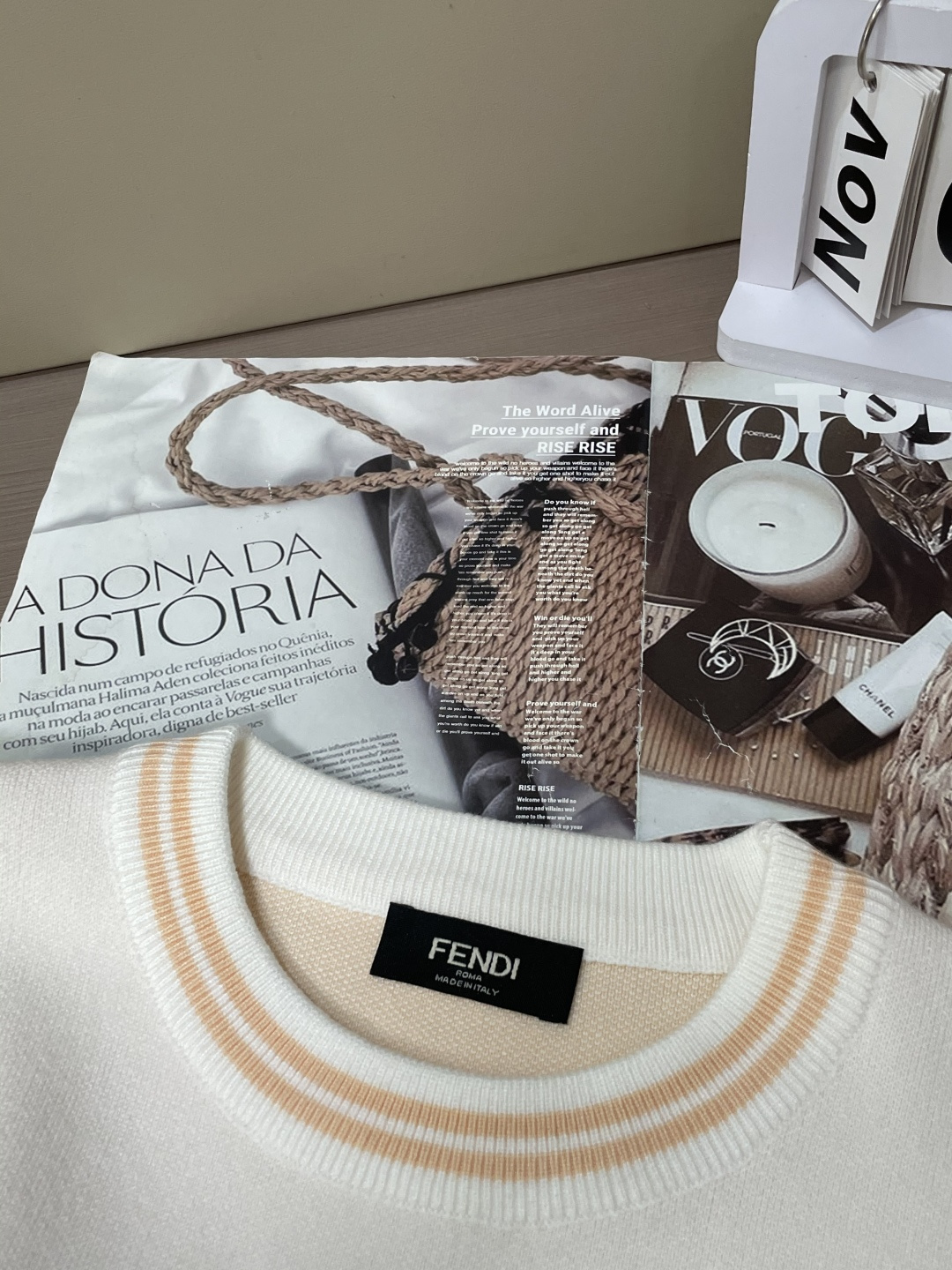 FD 重磅推荐！2025aw秋冬新款 专柜同步 时尚经典针织衫 秋冬必备款 采用针织衫加厚毛衣，精致简洁