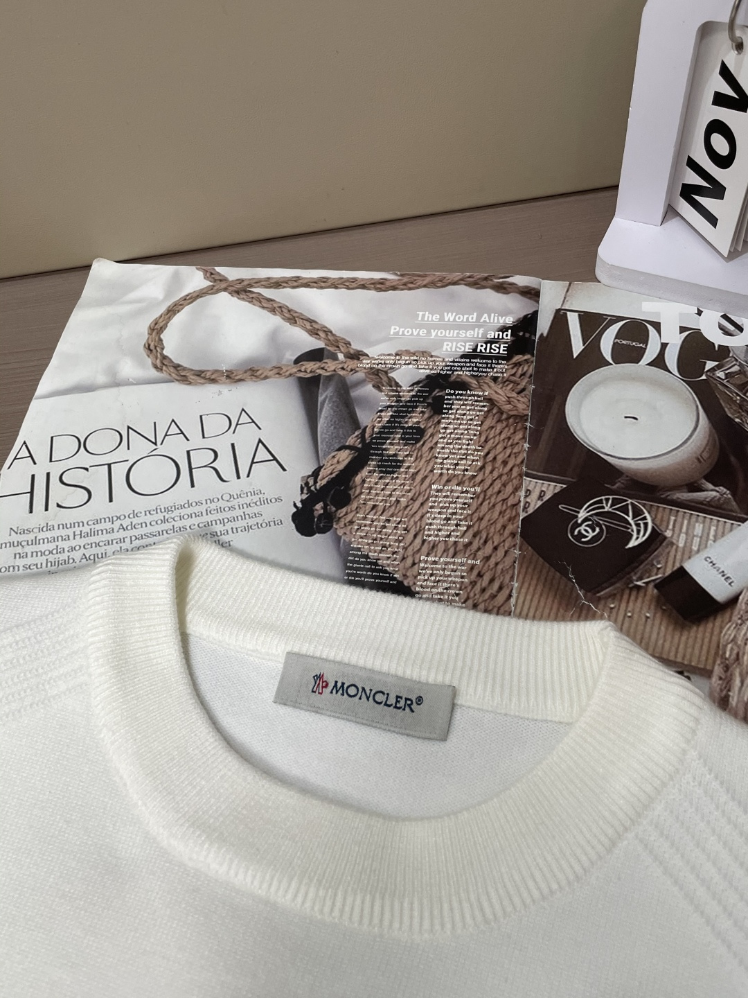 蒙口 重磅推荐！2025aw秋冬新款 专柜同步 时尚经典针织衫 秋冬必备款 采用针织衫加厚毛衣，精致简洁