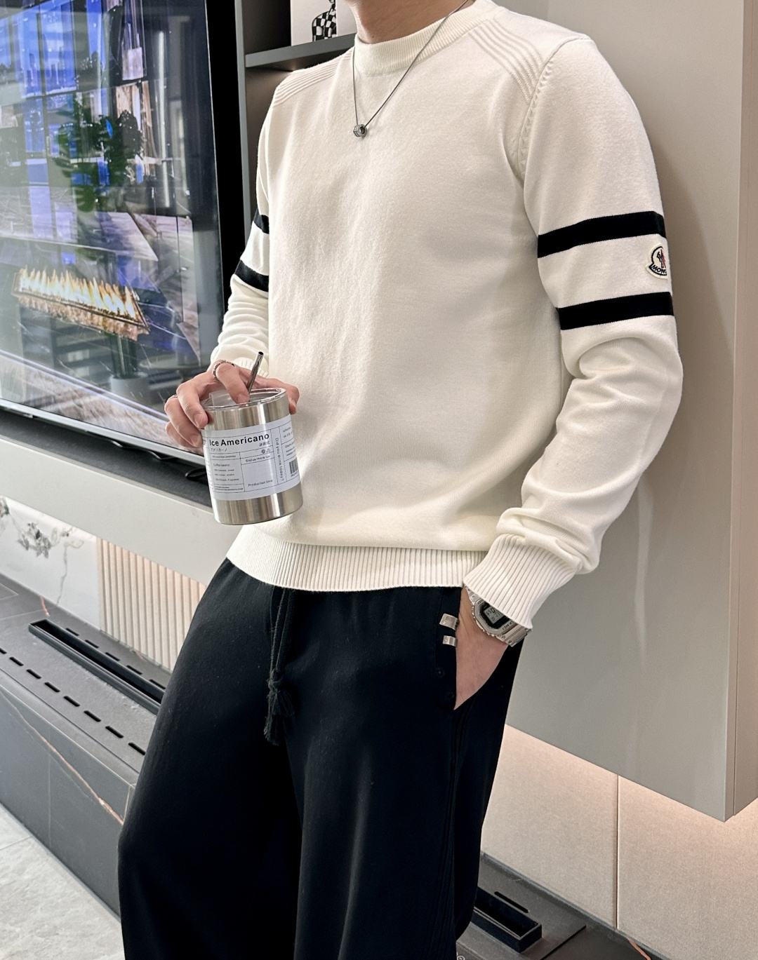 蒙口 重磅推荐！2025aw秋冬新款 专柜同步 时尚经典针织衫 秋冬必备款 采用针织衫加厚毛衣，精致简洁