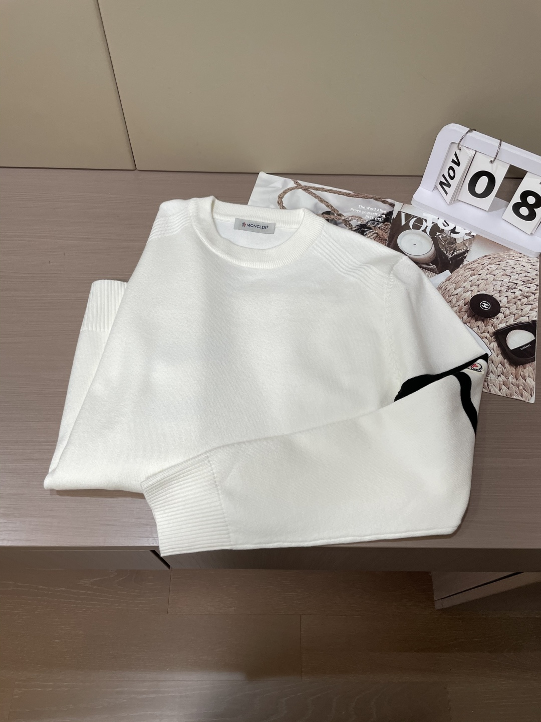 蒙口 重磅推荐！2025aw秋冬新款 专柜同步 时尚经典针织衫 秋冬必备款 采用针织衫加厚毛衣，精致简洁