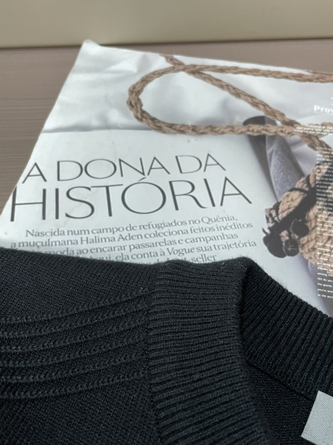 蒙口 重磅推荐！2025aw秋冬新款 专柜同步 时尚经典针织衫 秋冬必备款 采用针织衫加厚毛衣，精致简洁