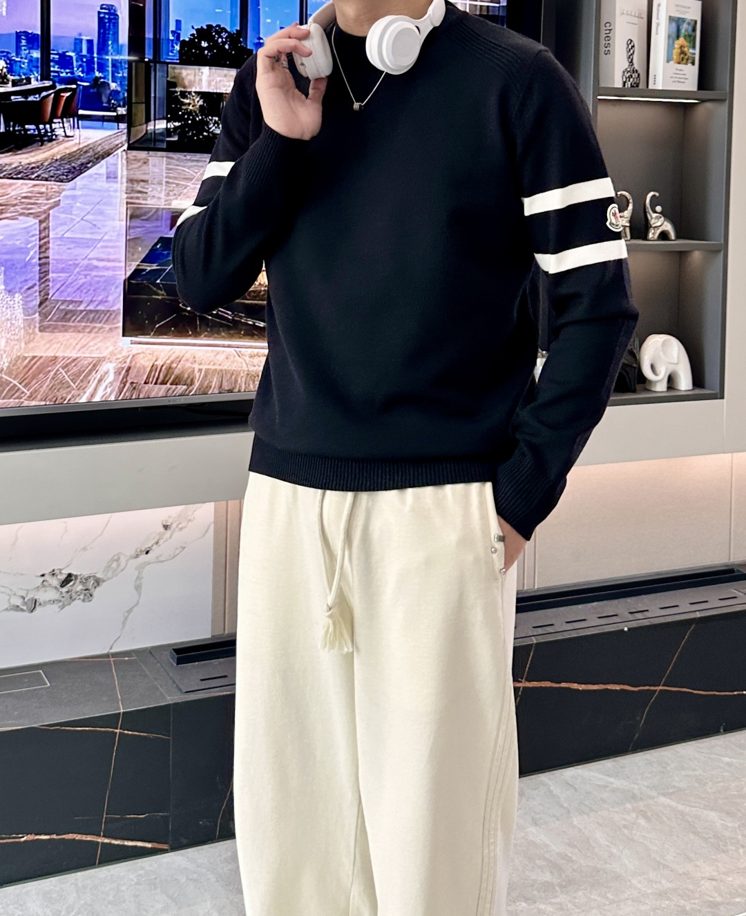 蒙口 重磅推荐！2025aw秋冬新款 专柜同步 时尚经典针织衫 秋冬必备款 采用针织衫加厚毛衣，精致简洁
