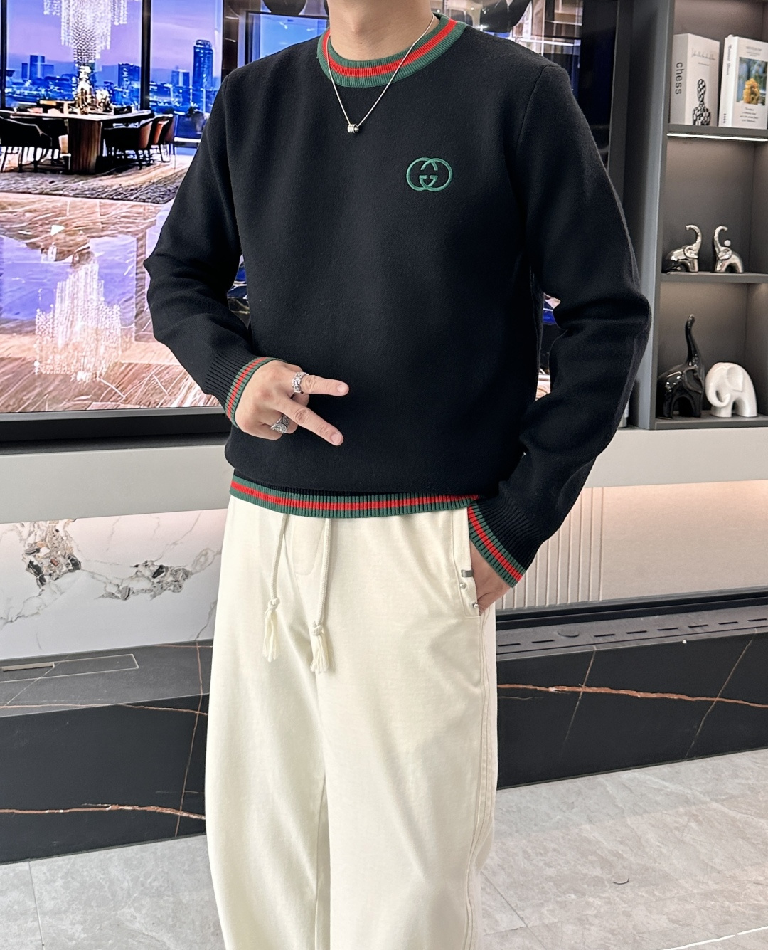 Gucc 重磅推荐！2025aw秋冬新款 专柜同步 时尚经典针织衫 秋冬必备款 采用针织衫加厚毛衣，精致