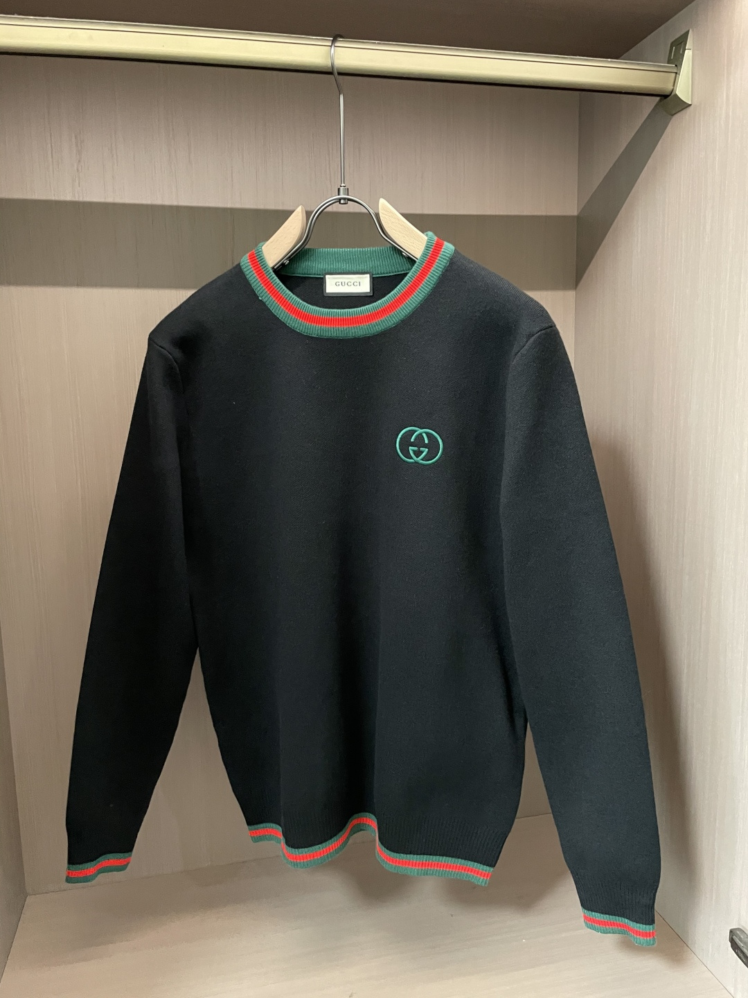 Gucc 重磅推荐！2025aw秋冬新款 专柜同步 时尚经典针织衫 秋冬必备款 采用针织衫加厚毛衣，精致