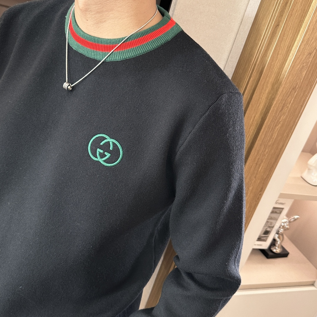 Gucc 重磅推荐！2025aw秋冬新款 专柜同步 时尚经典针织衫 秋冬必备款 采用针织衫加厚毛衣，精致