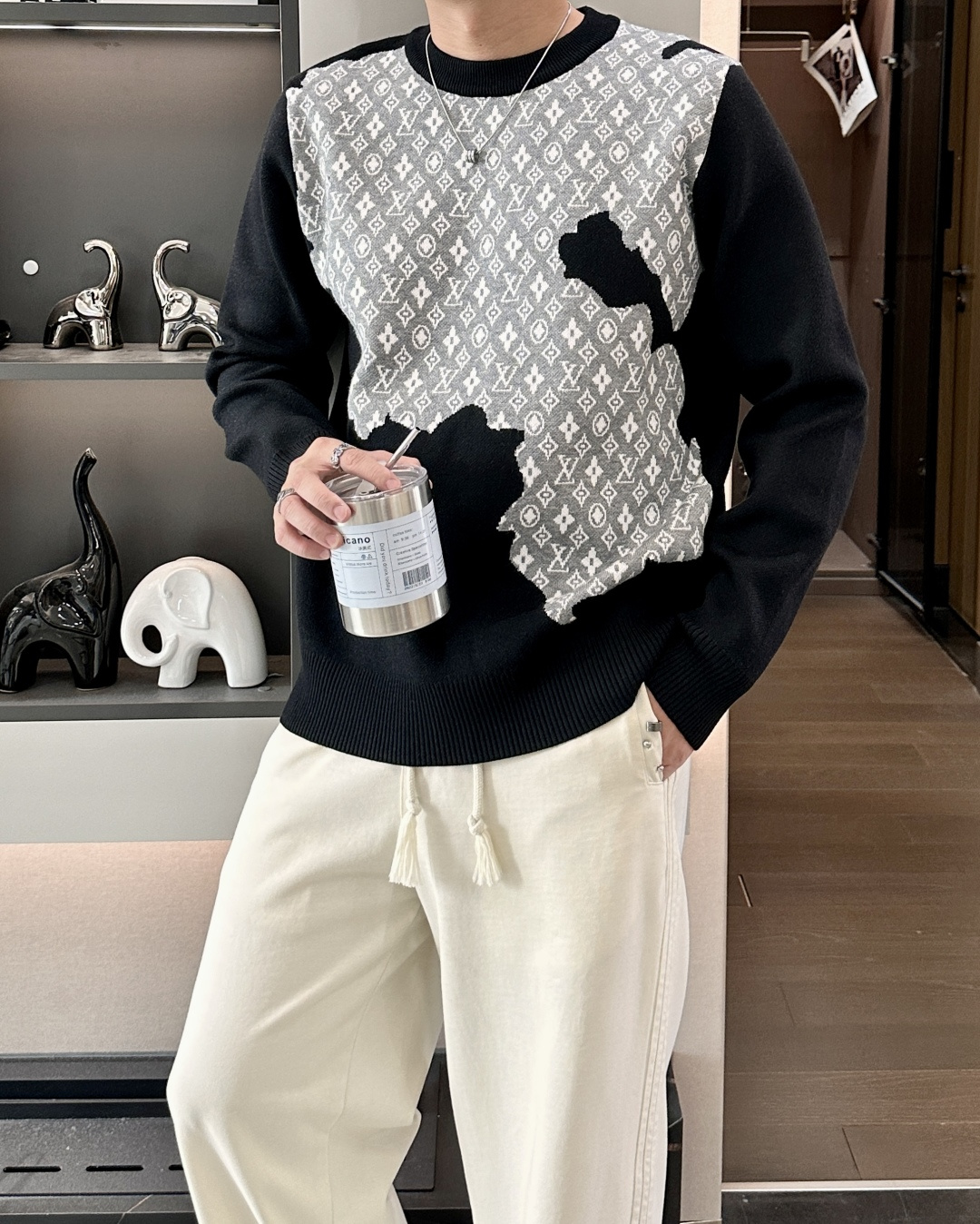 Lv 重磅推荐！2025aw秋冬新款 专柜同步 时尚经典针织衫 秋冬必备款 采用针织衫加厚毛衣，精致简洁