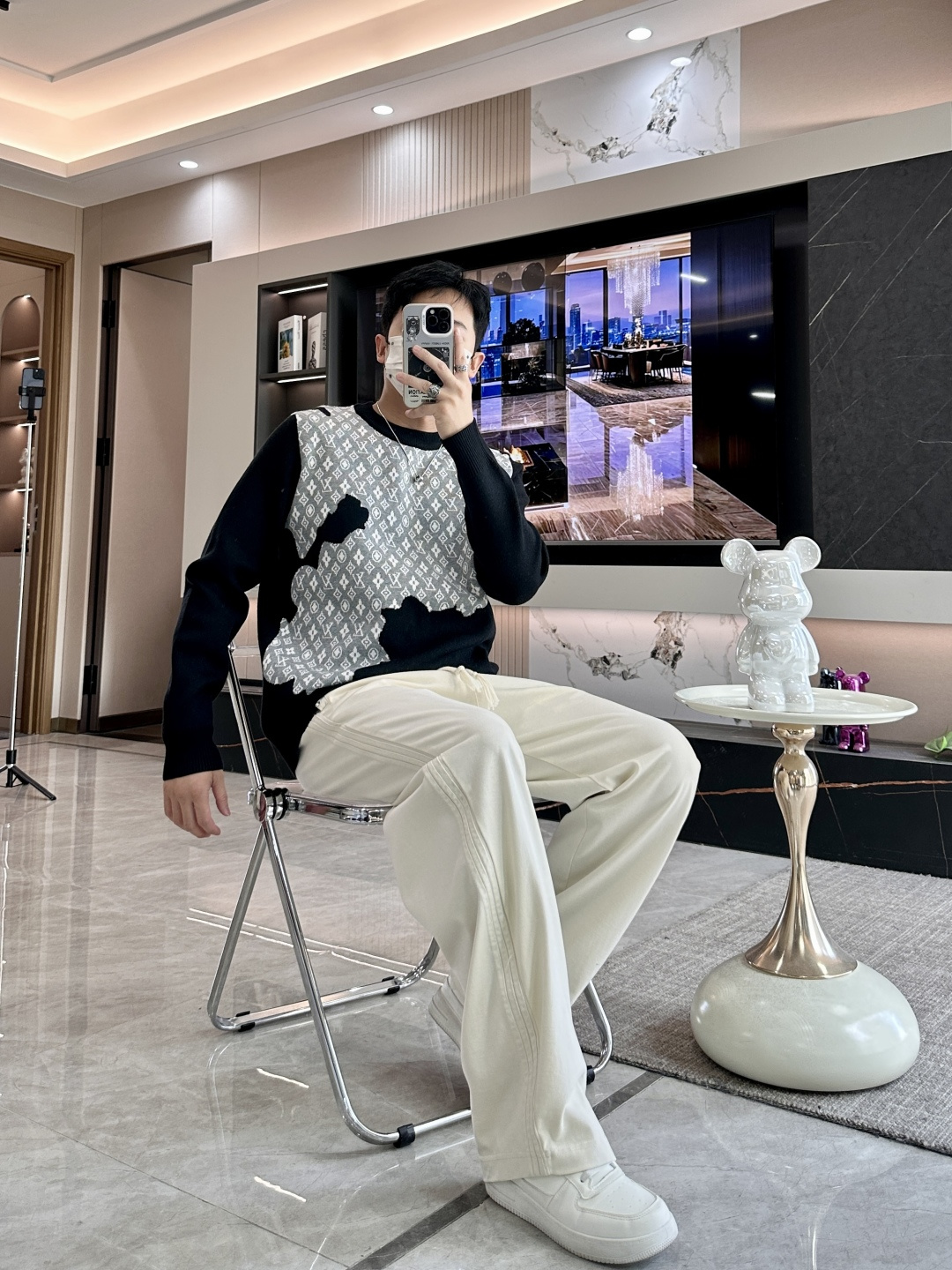 Lv 重磅推荐！2025aw秋冬新款 专柜同步 时尚经典针织衫 秋冬必备款 采用针织衫加厚毛衣，精致简洁