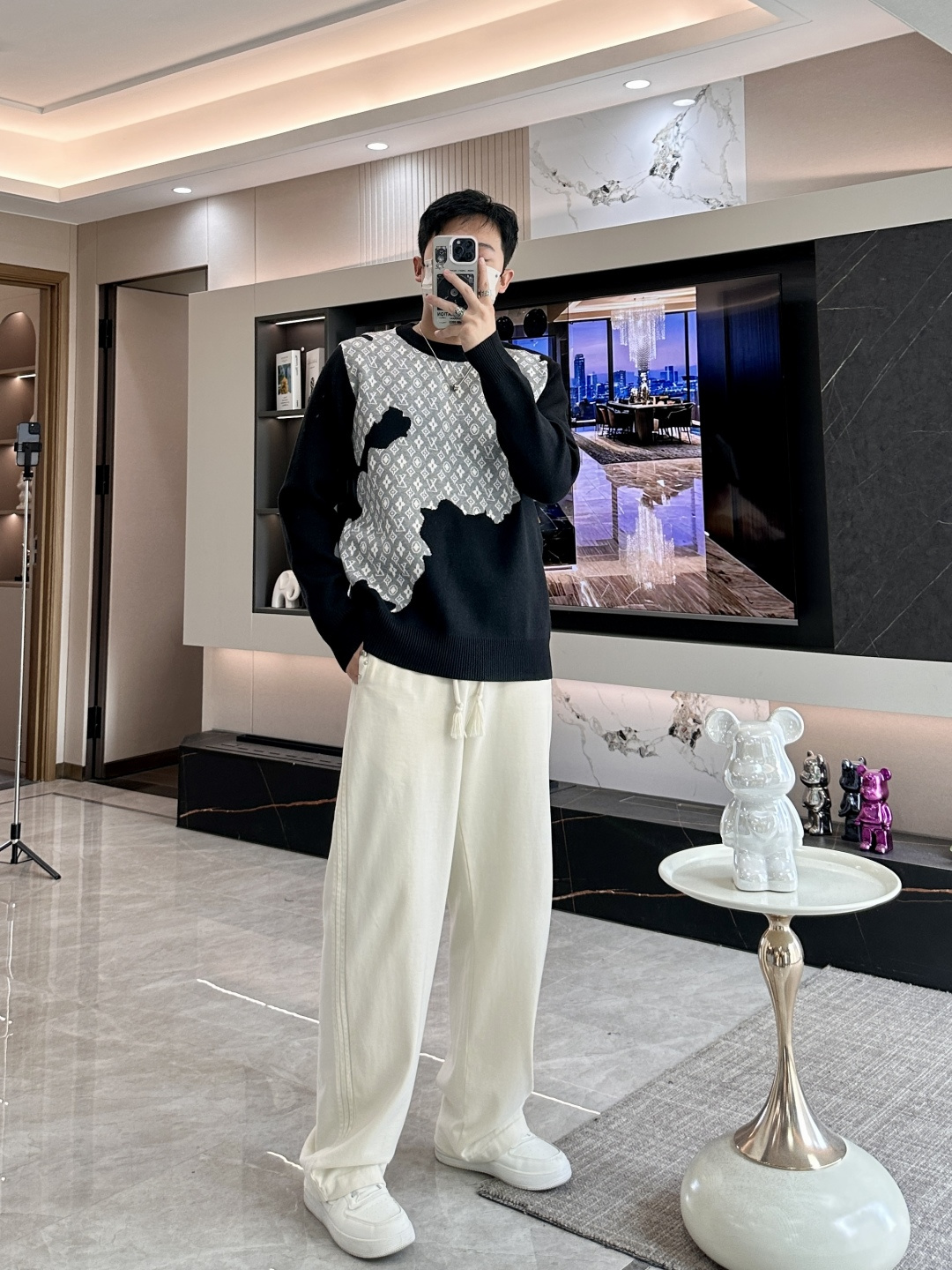 Lv 重磅推荐！2025aw秋冬新款 专柜同步 时尚经典针织衫 秋冬必备款 采用针织衫加厚毛衣，精致简洁