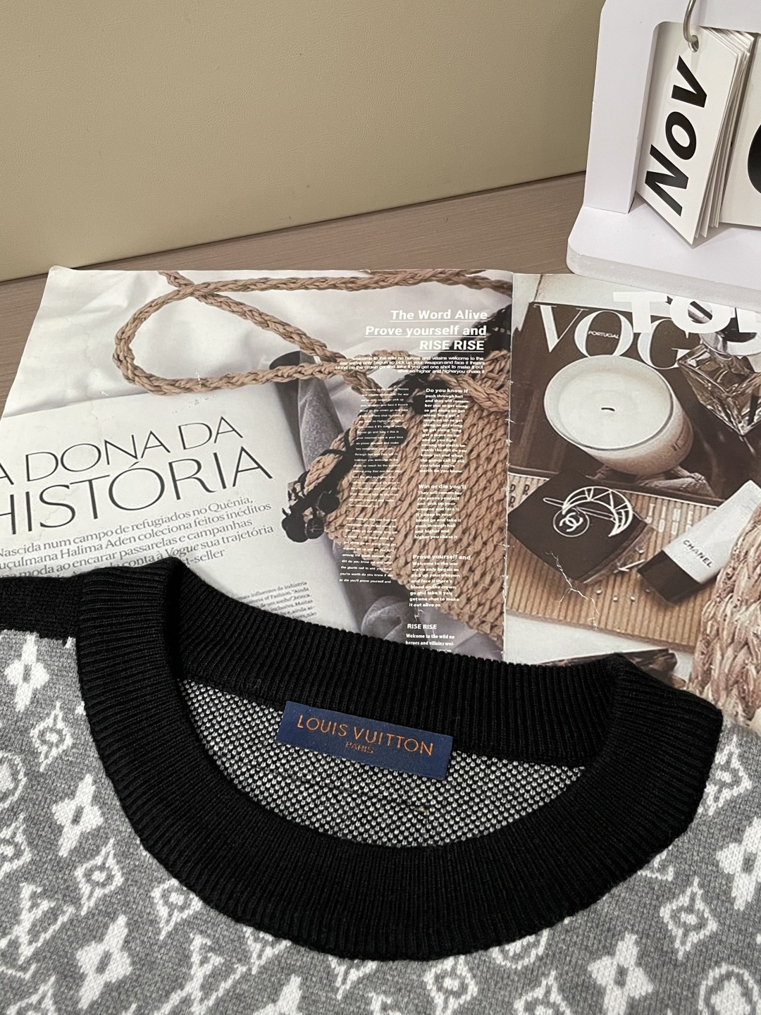 Lv 重磅推荐！2025aw秋冬新款 专柜同步 时尚经典针织衫 秋冬必备款 采用针织衫加厚毛衣，精致简洁